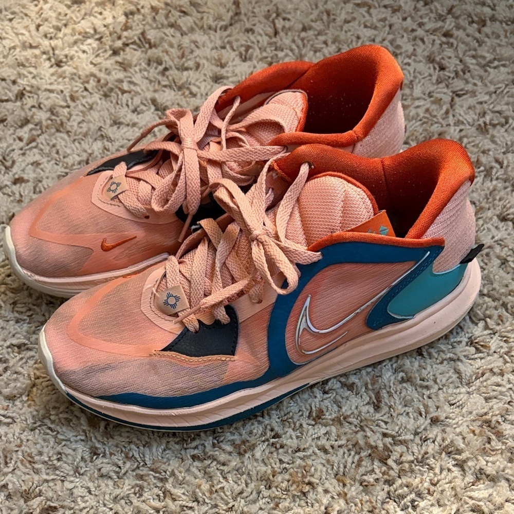Nike Kyrie Low 5 Women’s Sneakers size 8